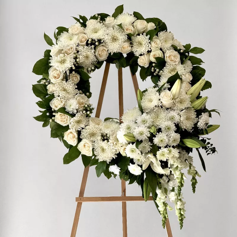 Jadore Simply Standing Wreath Spray